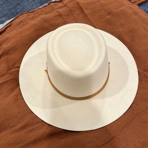 Gigi Pip Wren Flat Brim Telescope Crown Hat - Off White - 57 S